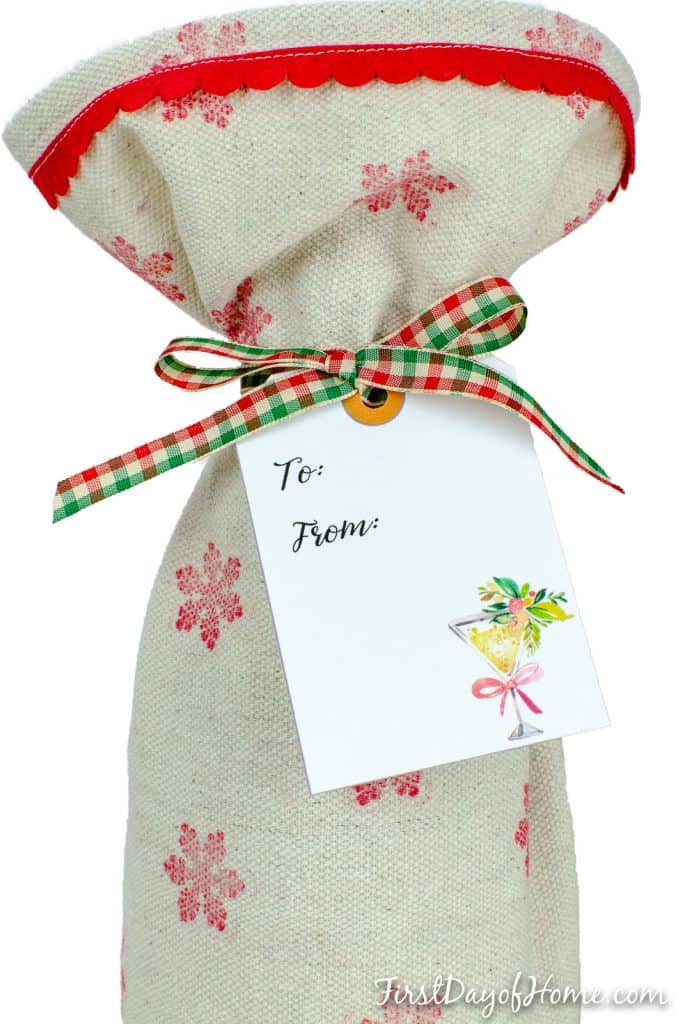 Easy Wine Bag Sewing Pattern with Free Printable Gift Tags