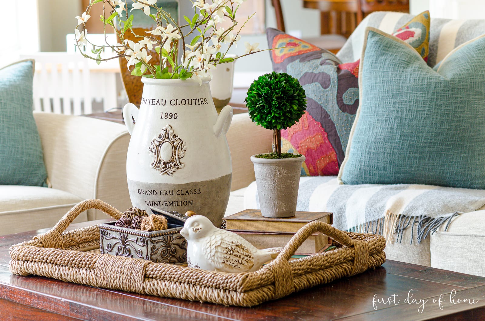 How To Decorate A Coffee Table (15 Styling Ideas And Tips)