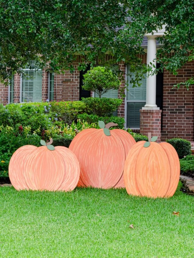 DIY Wooden Pumpkins for Yard Decor